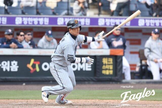 “너무 창피해서 ‘아, 이거 못 일어나겠는데’…벤치에서 다 웃고 있더라” 돌아온 한화 안방마님의 몸개그? 안 아프면 OK[MD대전]