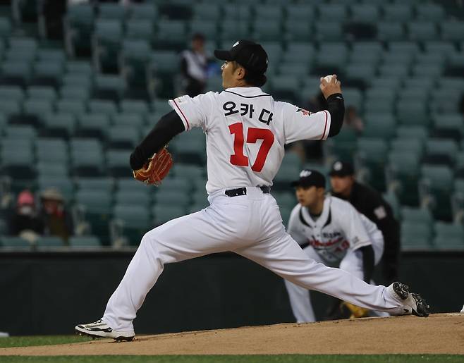 '韓 야구 새 역사' 울산웨일즈 마침내 본격 출발! '영남 라이벌' 롯데와 개막전 1-3 패배...8회 1사 만루 득점→영패 면했다 [울산:스코어]