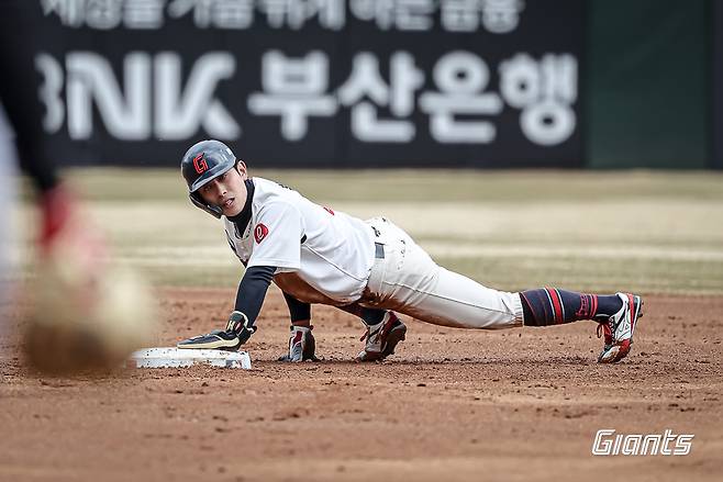 '韓 야구 새 역사' 울산웨일즈 마침내 본격 출발! '영남 라이벌' 롯데와 개막전 1-3 패배...8회 1사 만루 득점→영패 면했다 [울산:스코어]