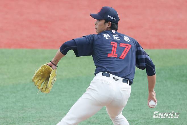 '韓 야구 새 역사' 울산웨일즈 마침내 본격 출발! '영남 라이벌' 롯데와 개막전 1-3 패배...8회 1사 만루 득점→영패 면했다 [울산:스코어]