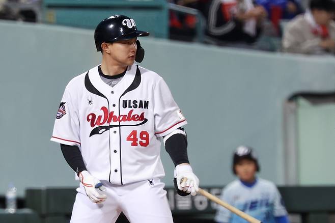 '韓 야구 새 역사' 울산웨일즈 마침내 본격 출발! '영남 라이벌' 롯데와 개막전 1-3 패배...8회 1사 만루 득점→영패 면했다 [울산:스코어]