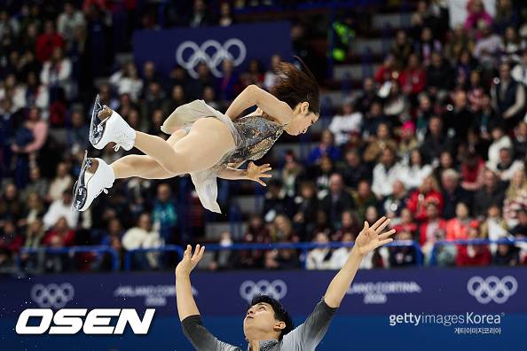 ‘진짜로 사귀는 줄?’ 일본 국민들이 가장 사랑하는 금메달 피겨 커플, 두 사람의 끈끈한 호흡