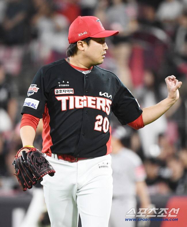 12억 안긴 KIA 첫 FA 계약자가 사라졌다?…치료·재활 명단이 뭐길래