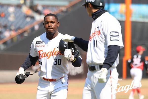 6일 만에 또 터졌다! 한화의 과감한 재영입 성과 나오나? 'OPS 1.254' 페라자, 정규시즌 퍼포먼스는 어떨까