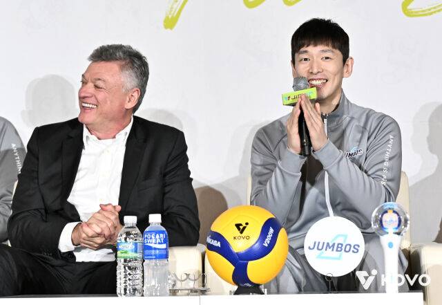 '와' 브라질 명장 韓 오자마자 1위 감격, 어떤 팀 기다리나…40년 절친과 정면 승부 예고했다