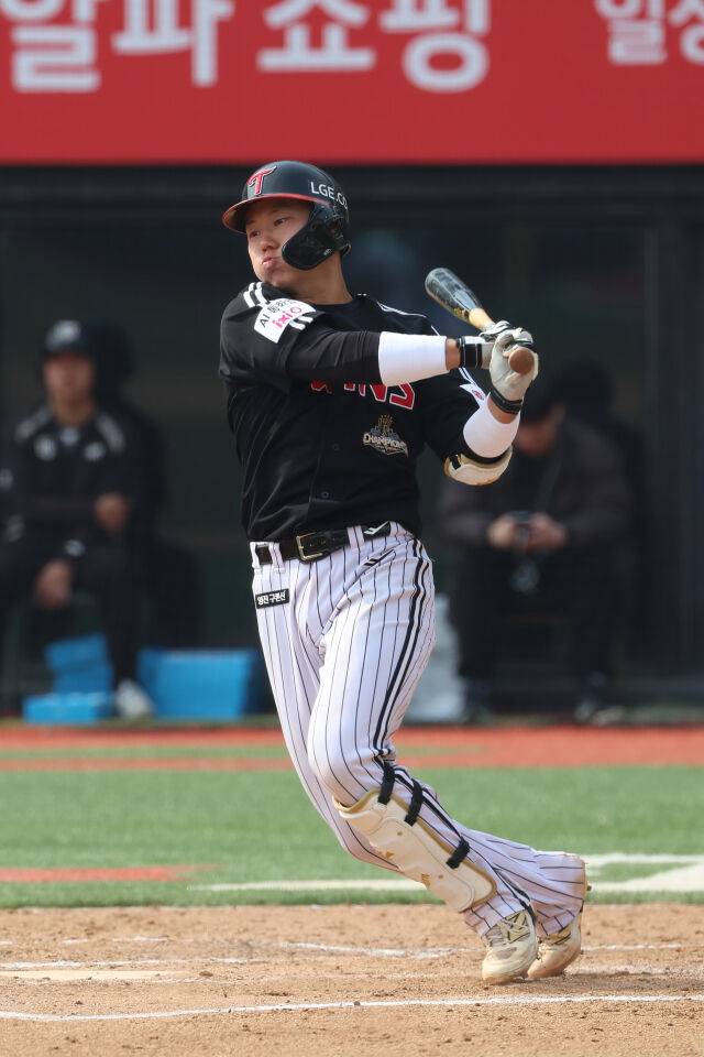 '시범경기 타율 4할 육박' 우승팀 백업 포수 타격감 심상치 않다, 미래 안방마님이 쑥쑥 자란다