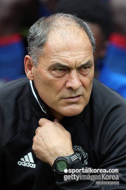 향년 67세. 故人, 애도