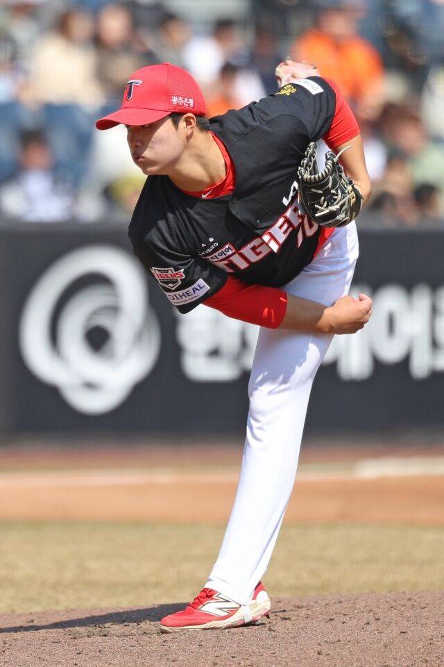 “페라자한테 공 13개 던지고 힘 빠졌나…저 정도 선발투수 찾기 쉽지 않다” 꽃범호 뚝심, KIA 김태형 ERA 12.60이라도 ‘5선발 OK’[MD잠실]