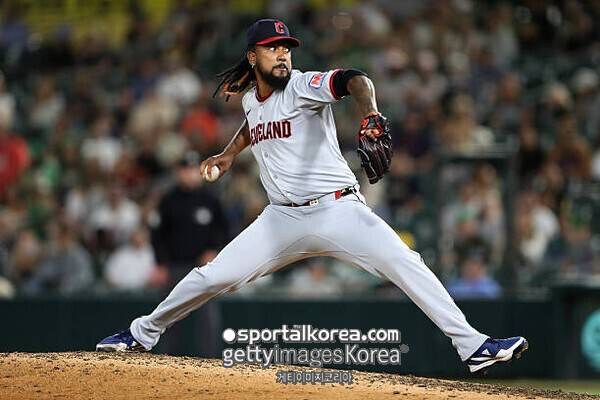 'MLB 최고 마무리→징역 65년 위기' 다저스 갈 뻔한 166km 파이어볼러, 연봉 지급 끊겼다…