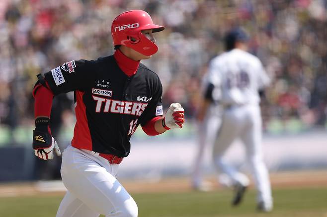 '쾅!쾅!쾅! 13안타 폭발' KIA 백업 맞아? 4연패 탈출…네일 무실점 쾌투, 두산 제압[잠실 리뷰]