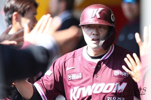 '한국계 투수 무너뜨렸다' 최주환 안타→홈런→안타 친정 폭격, 알칸타라 153km 무실점 완벽투…키움이 SSG 9-0 두들겼다 [MD인천]