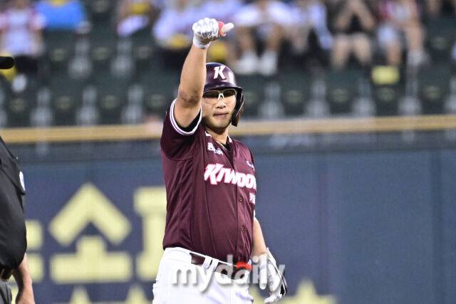 '한국계 투수 무너뜨렸다' 최주환 안타→홈런→안타 친정 폭격, 알칸타라 153km 무실점 완벽투…키움이 SSG 9-0 두들겼다 [MD인천]