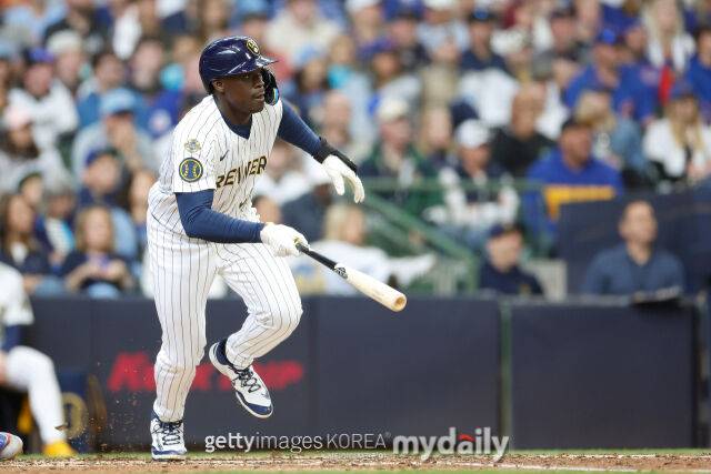 “볼을 너무 잘 본다, 괜찮네→너무 안 치는데, 공을 너무 봐” 두산 카메론은 KBO 적응 중…3구→2구→5구에 2루타 쾅[MD잠실]