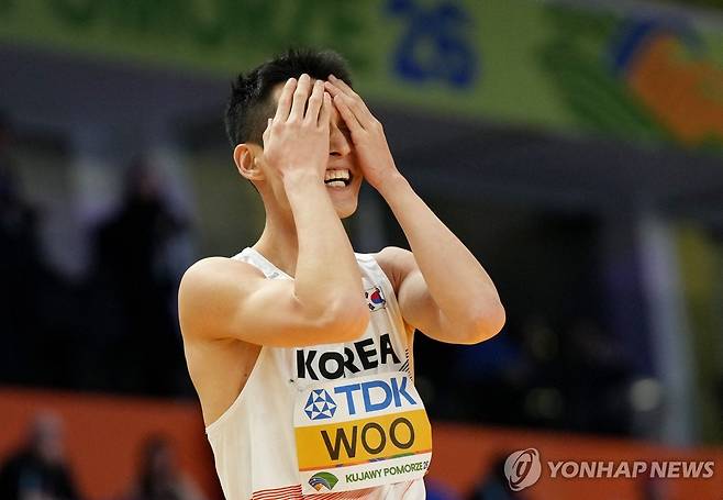 우상혁, 세계실내선수권 4회 연속 메달…2m26 넘어 공동 3위