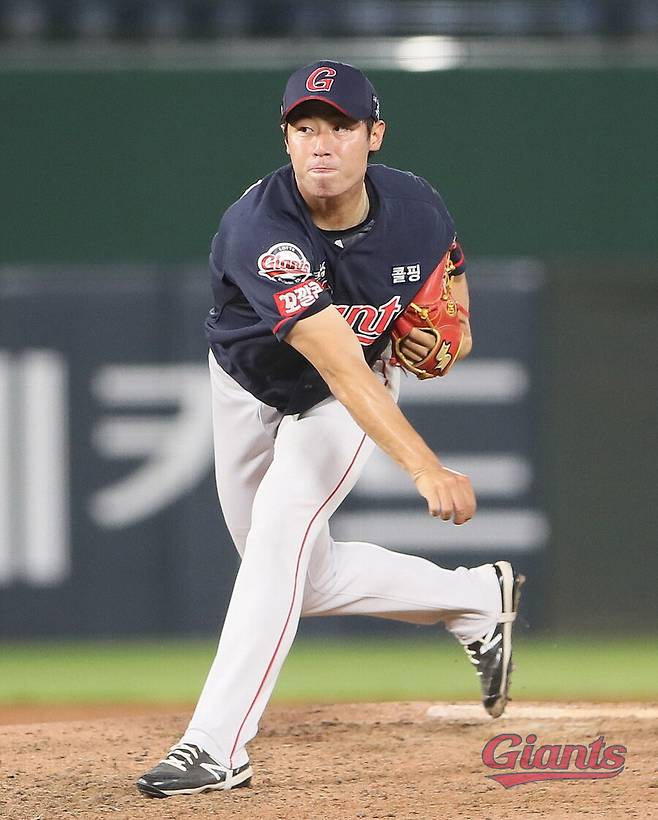 '깜짝 은퇴' 롯데에 설 자리 없었나…2군서 홈런 10방, 수비상도 받았는데 왜?