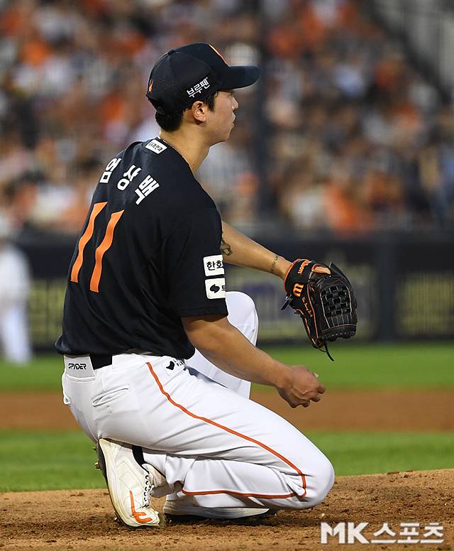아무리 시범경기라지만…‘한화 78억 FA’ 엄상백, 롯데 상대 10피안타 7실점 와르르