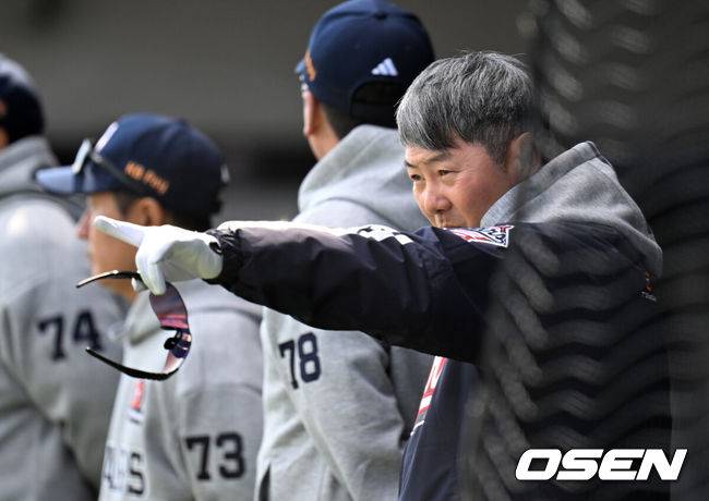 두산 선발야구 초비상! 신임 감독 작심 쓴소리 날렸다 “실책했다고 혼자 씩씩거리면 어쩌나, 냉정해져라” [오!쎈 잠실]