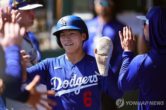 “첫 홈런 터졌다!” 이정후, 3타수 2안타 1홈런…김혜성도 1타점 맹활약