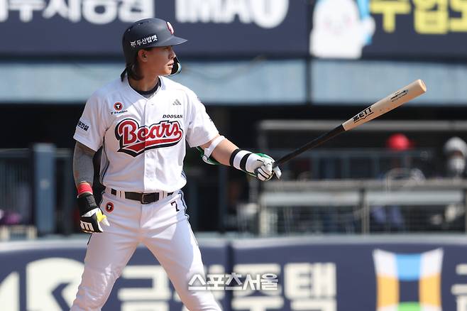 “80억의 곰, 호랑이 팬 울렸다”… 두산 박찬호, 친정 KIA 향한 ‘90도 인사’… 잠실 가득 메운 뭉클한 박수