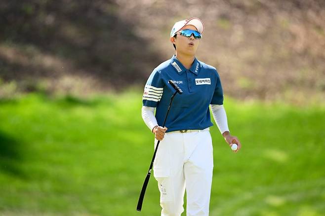 윤이나가 ‘혼자 플레이’한 이유…거침없는 ‘287야드 장타’ 3타 줄이고 ‘56위→38위’ 반등