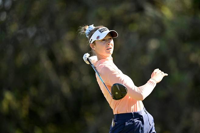 윤이나가 ‘혼자 플레이’한 이유…거침없는 ‘287야드 장타’ 3타 줄이고 ‘56위→38위’ 반등