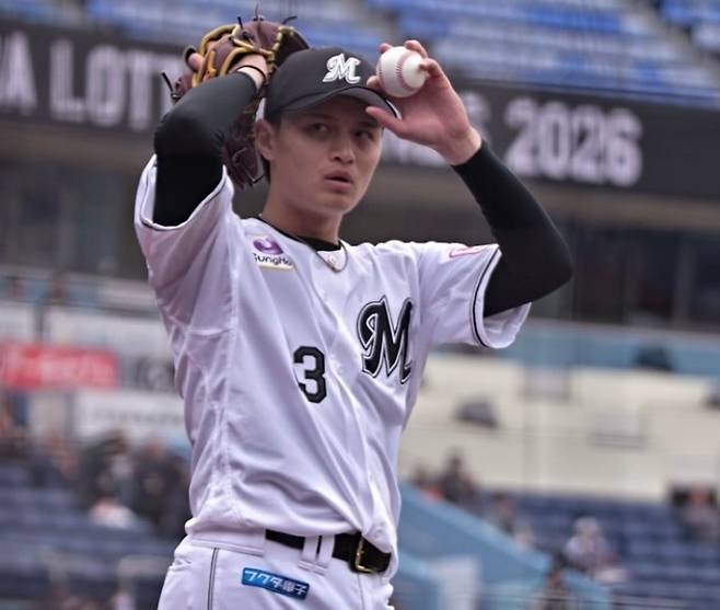 日 야구, 이거밖에 안 되나?…최고 명문 요미우리 개막전 선발이 신인이라니→지바롯데도 새내기