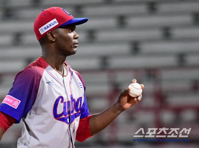 개막 5일전인데? '김도영 만루포' 그 투수, 우승 이끈 MVP가 실종됐다…소속팀도 사실상 '포기'