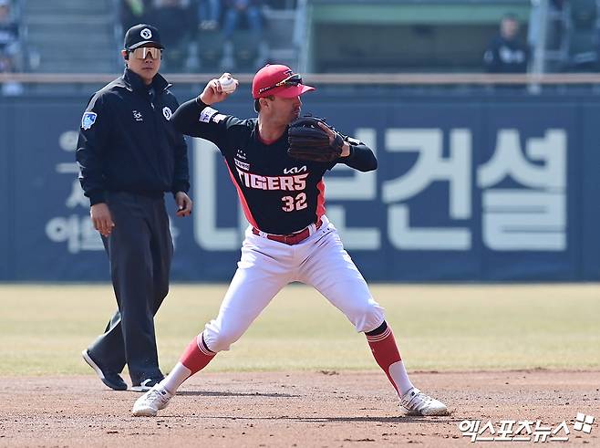 '1번→9번' KIA 2억 투자했는데, '고작' 3안타라니…호주 국대 내야수 괜찮을까