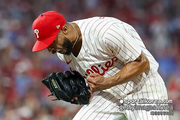 [오피셜] '한국에 콜드게임패 대굴욕 선사' 도미니카 출신 좌완 에이스 산체스, 필라델피아와 2033년까지 연장 계약
