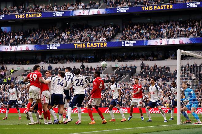 손흥민 팔아치웠는데→49년 만의 2부 강등 '초비상'…홈에서 노팅엄에 0-3 참패+17위 추락 [EPL 리뷰]