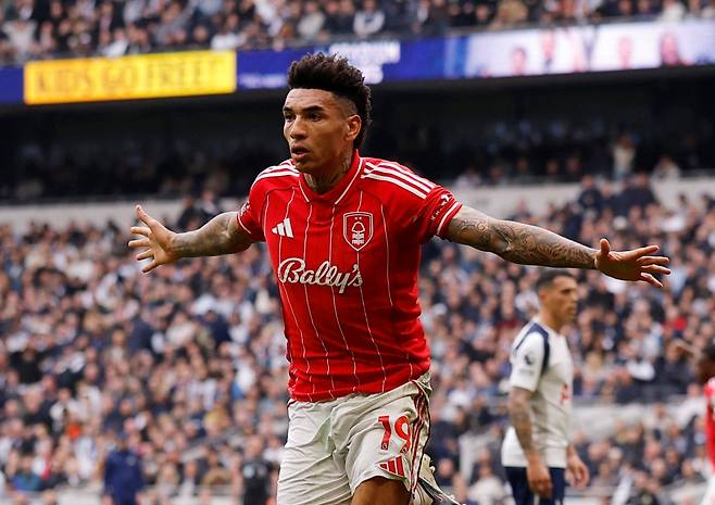 손흥민 팔아치웠는데→49년 만의 2부 강등 '초비상'…홈에서 노팅엄에 0-3 참패+17위 추락 [EPL 리뷰]