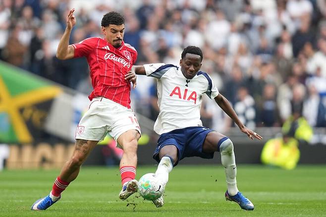 '손흥민 벽화' 앞에서 팬들 절규…토트넘 '6점짜리 경기' 참패→BBC 경고 “잔류 장담 못해” 49년 만의 추락 오나