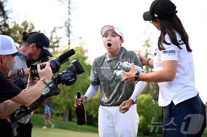 한때 '공동 선두' 내준 김효주…1미터 '파 퍼트' 놓친 코다