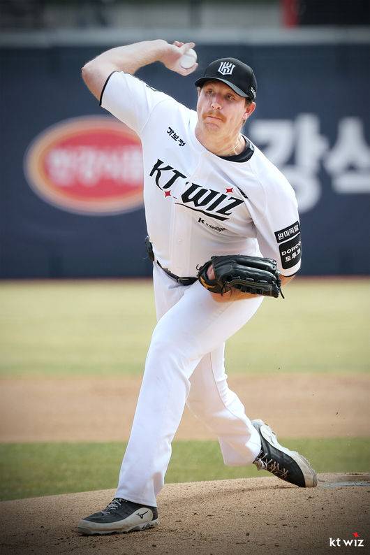 ‘14억 한국행’ 다저스 기대주, 시범경기 ERA 6.30 괜찮을까…감독 믿어본다 “기도하는 마음, 더 좋아질 것” [오!쎈 수원]