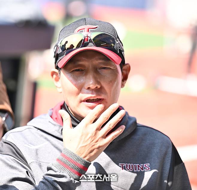 “우영아, 내 욕심이 컸다” 염경엽의 파격 사과… ‘홀드왕’ 정우영, 1이닝 강판 후 ‘전격 2군행’