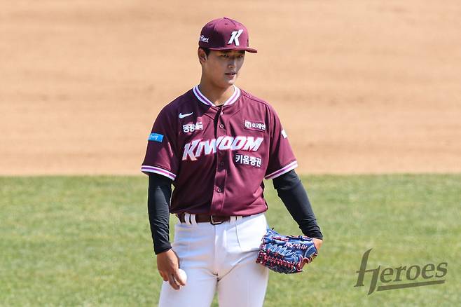 '전체1픽' 박준현 ⅓이닝 4실점 난타 → 7회에만 16점 났다! 빅이닝 주고받은 잠실 불꽃놀이…'안치홍 4타점' 키움, '챔피언' LG 잡았다 [잠실리뷰]