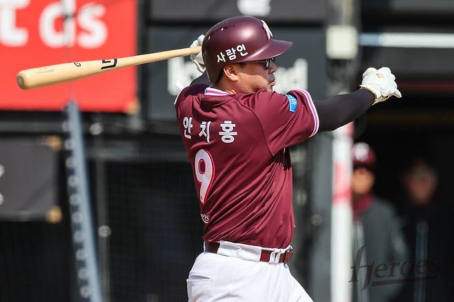 '전체1픽' 박준현 ⅓이닝 4실점 난타 → 7회에만 16점 났다! 빅이닝 주고받은 잠실 불꽃놀이…'안치홍 4타점' 키움, '챔피언' LG 잡았다 [잠실리뷰]