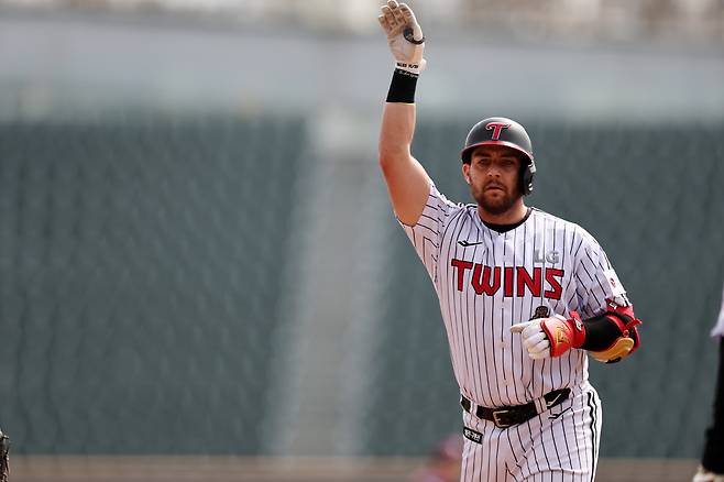 '전체1픽' 박준현 ⅓이닝 4실점 난타 → 7회에만 16점 났다! 빅이닝 주고받은 잠실 불꽃놀이…'안치홍 4타점' 키움, '챔피언' LG 잡았다 [잠실리뷰]