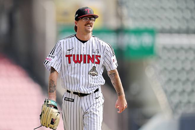 '전체1픽' 박준현 ⅓이닝 4실점 난타 → 7회에만 16점 났다! 빅이닝 주고받은 잠실 불꽃놀이…'안치홍 4타점' 키움, '챔피언' LG 잡았다 [잠실리뷰]