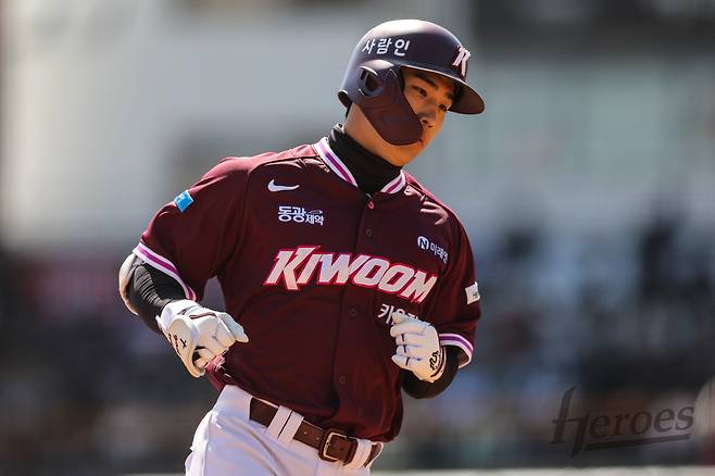 '전체1픽' 박준현 4실점 난타 → 7회에만 16점 났다! 빅이닝 주고받은 잠실 불꽃놀이…'안치홍 4타점' 꼴찌 키움, '챔피언' LG 잡았다 [잠실리뷰]