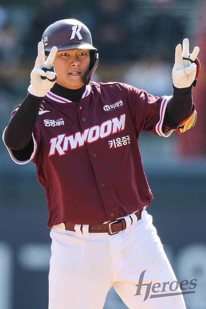 '전체1픽' 박준현 4실점 난타 → 7회에만 16점 났다! 빅이닝 주고받은 잠실 불꽃놀이…'안치홍 4타점' 꼴찌 키움, '챔피언' LG 잡았다 [잠실리뷰]