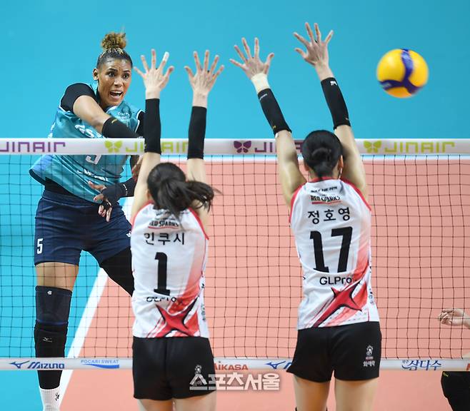 GS칼텍스, 봄 배구에선 실바의 몰빵 배구도 허용된다…흥국생명은 5~6R 부진했던 레베카 경기력이 관건