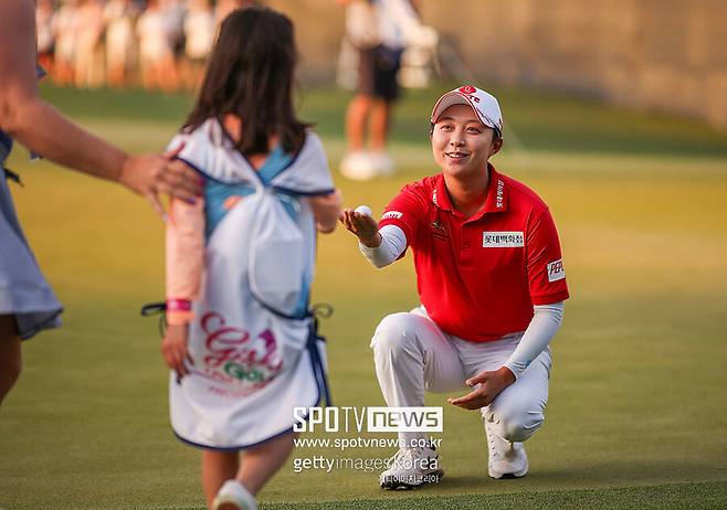 '천재 소녀'에서 전설로...김효주 11년 만에 파운더스컵 정상 석권