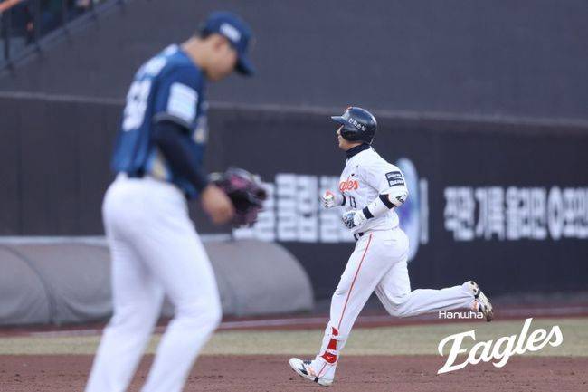 한화, 거포 포수 집안이었네…최재훈 3점포→만루포 연타석 홈런 쾅쾅! 3회까지 7타점 폭발 [오!쎈 대전]
