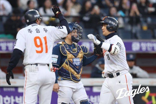 한화, 거포 포수 집안이었네…최재훈 3점포→만루포 연타석 홈런 쾅쾅! 3회까지 7타점 폭발 [오!쎈 대전]