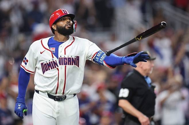 “골프공처럼 치더라”…‘WBC 경험치’ 먹은 LG 국대 신민재가 두 번 놀란 ‘03년생’ 거포 [SS시선집중]