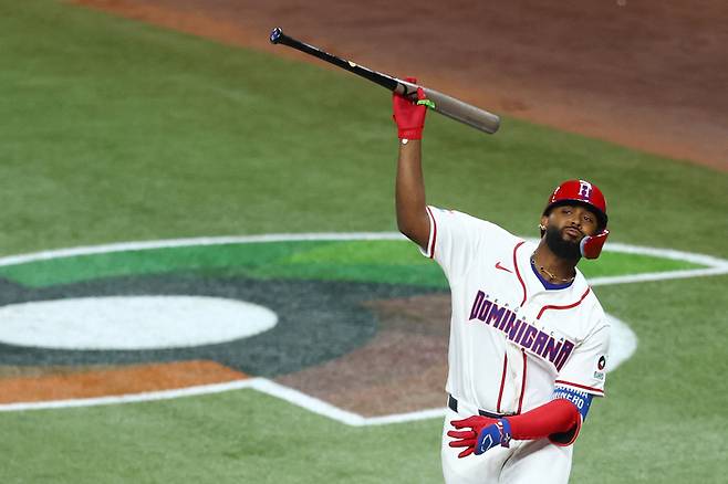 “골프공처럼 치더라”…‘WBC 경험치’ 먹은 LG 국대 신민재가 두 번 놀란 ‘03년생’ 거포 [SS시선집중]