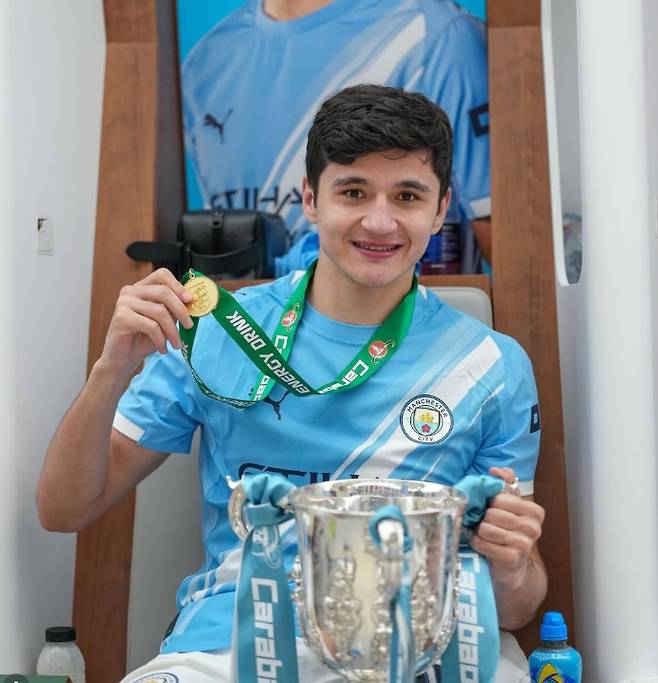 손흥민 10년 걸렸는데, 우즈베크 초신성 1년 만에 '뚝딱'…박지성 기록도 넘는다?