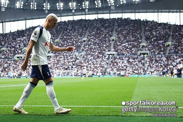 퇴장으로 팀 망치더니 이제 와서? '손흥민 후임 주장' 로메로...토트넘 0-3 완패 뒤 작심 발언