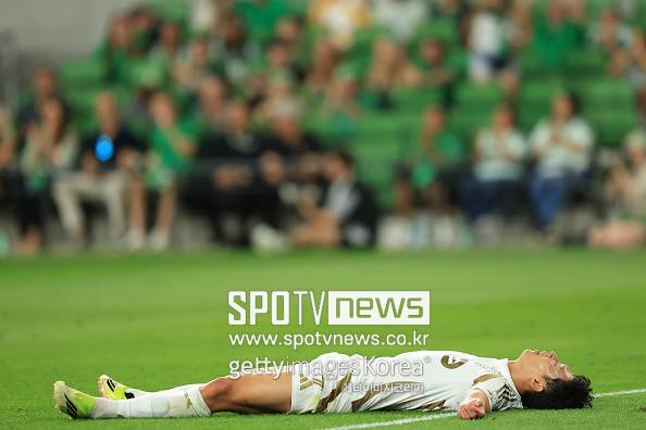 손흥민 그라운드 위 '벌러덩' 美 매체